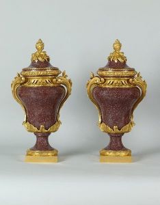 La Tour Camoufle - paire de vases en porphyre d'egypte - Vase Couvert