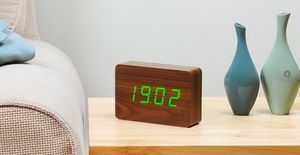Gingko - brick walnut click clock / green led - Simulateur D'aube