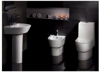 Amber Leisure - Salle de bains-Amber Leisure-Bohemia Pottery suite with Bidet