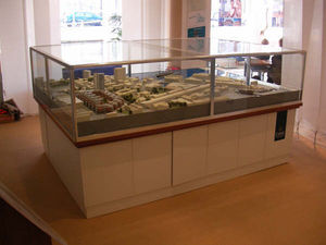 Hds Showcases -  - Central Display Cabinet