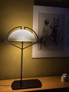 CORALIE BEAUCHAMP - d34 | aposer - Table Lamp