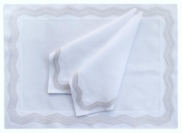 Eri Textiles Riesle - Matching tablecloth and napkin set-Eri Textiles Riesle
