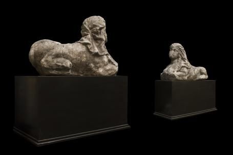 Andrée Macé - Sphinx-Andrée Macé-Paire de sphinges en pierre, d?époque XVIIème siècle