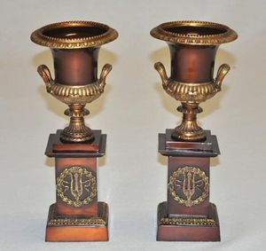 Demeure et Jardin - paire de cassolettes en bronze - Paar Töpfchen