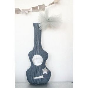 CREME ANGLAISE - crème anglaise - mini guitare hochet bleue - crème - Rassel