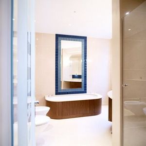 Howdle Bespoke Furniture Makers - walnut bathroom - Bañera Exenta